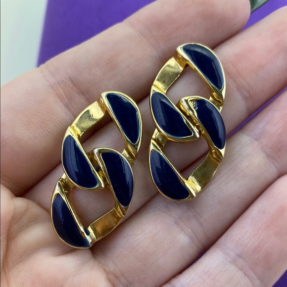 💛 Vintage Gold Navy Enamel Chain Link Earrings - Picture 3 of 4